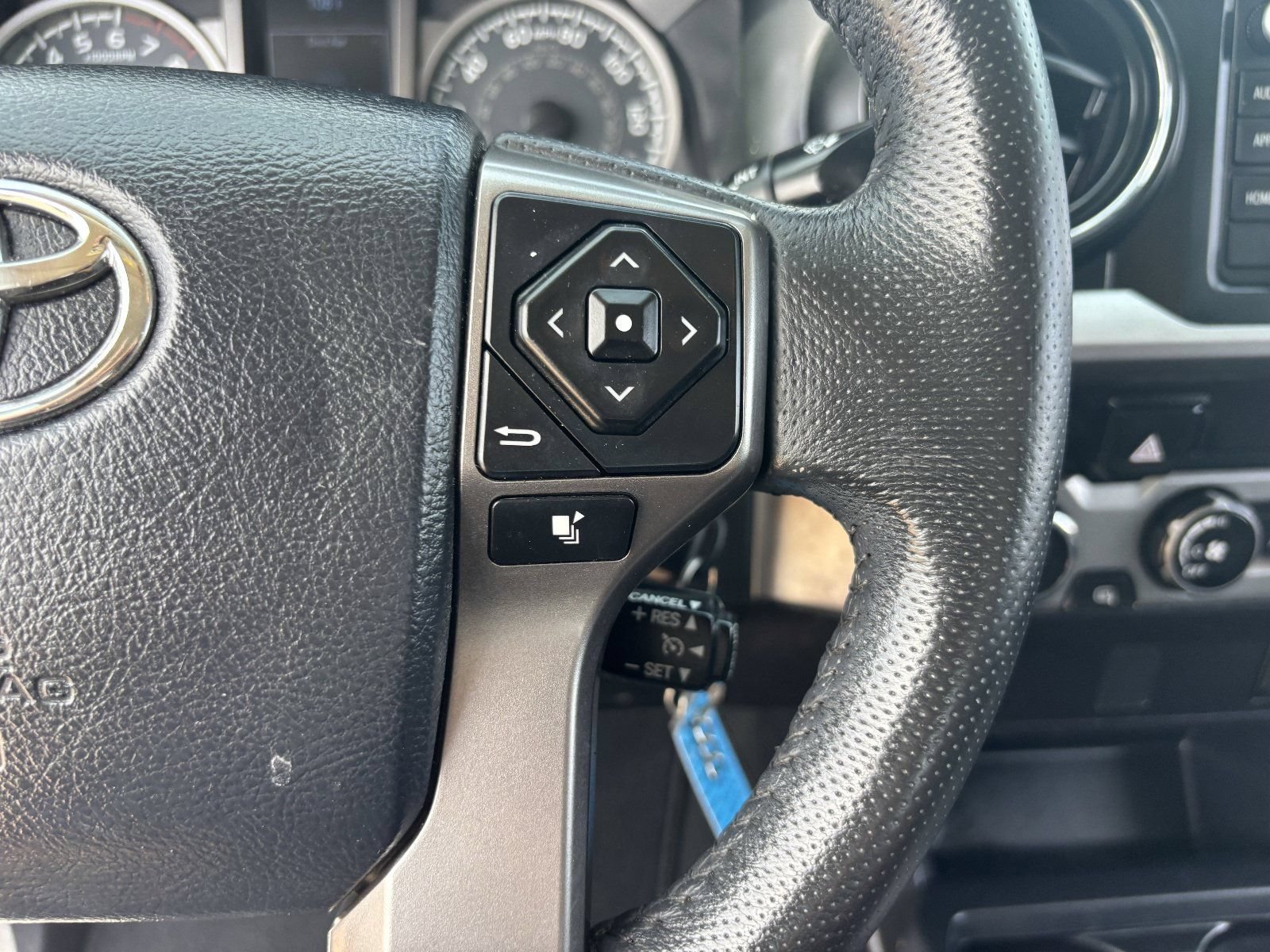 Used 2017 Toyota Tacoma SR5 w/ Tow Package AWD/4WD image 29