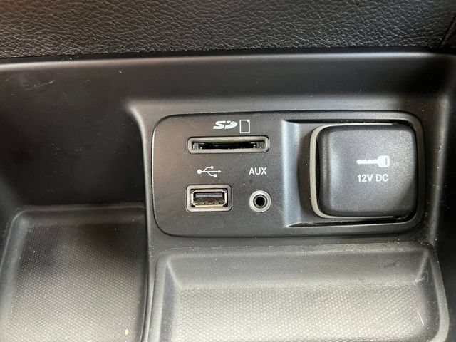 Used 2016 Jeep Cherokee Latitude FWD image 6