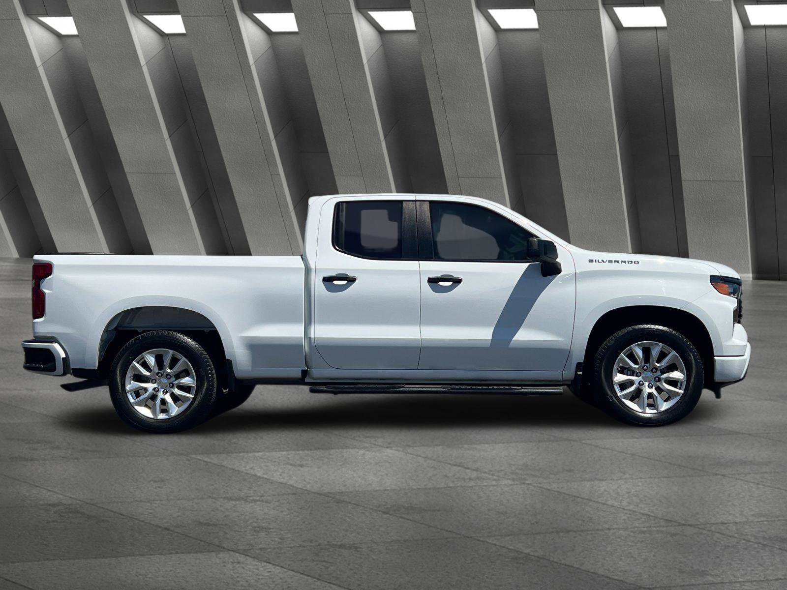 Used 2024 Chevrolet Silverado 1500 Custom RWD image 3