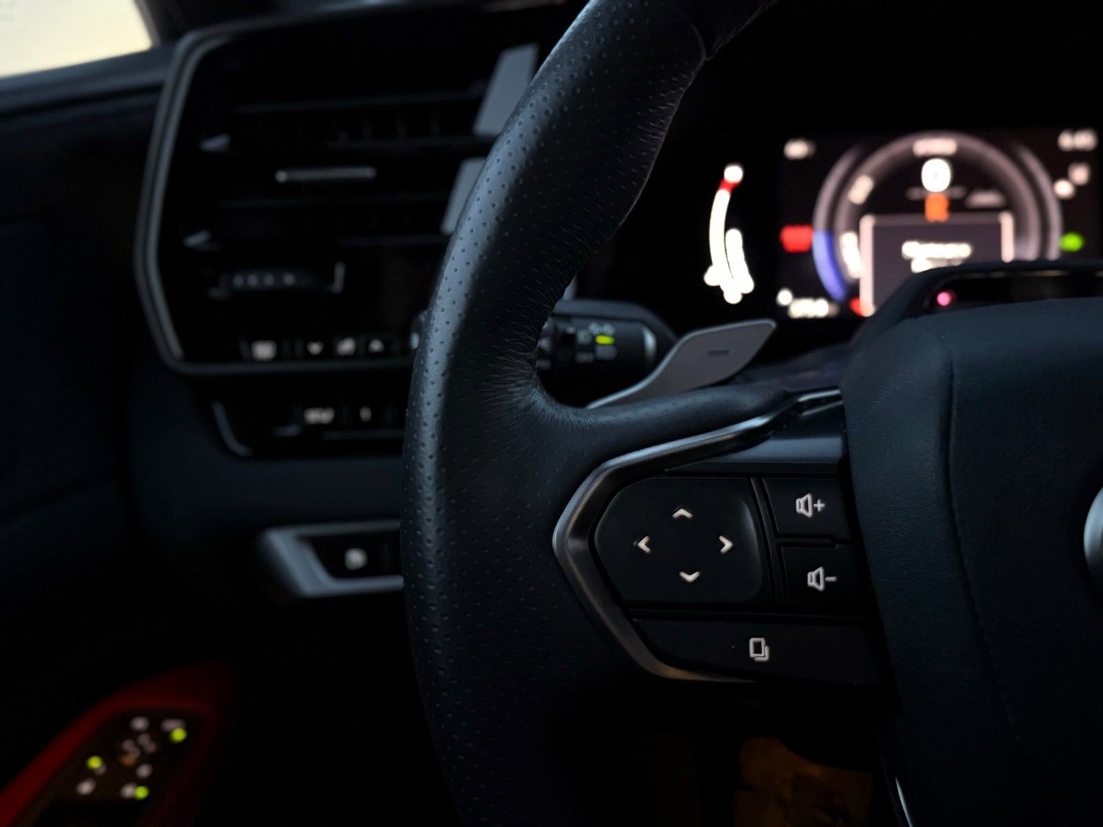 Used 2023 Lexus RX 500h F Sport w/ Accessory Package (2T) image 34