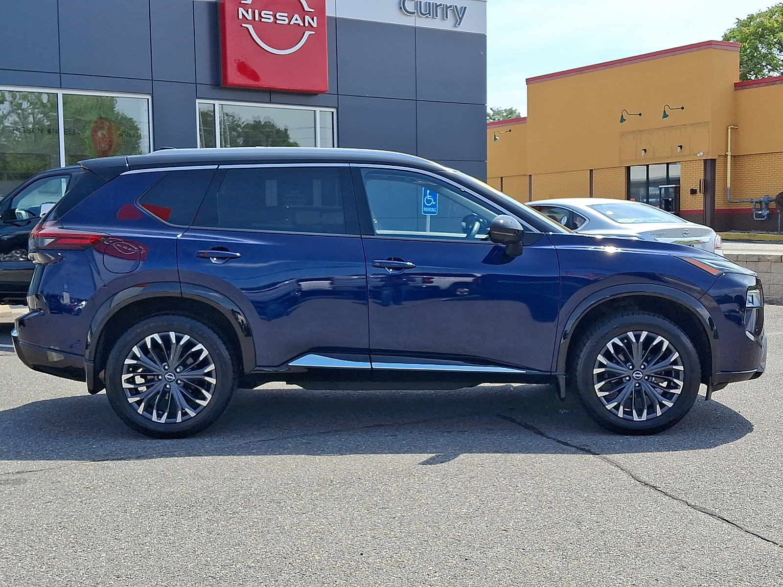 Used 2024 Nissan Rogue Platinum AWD/4WD image 8