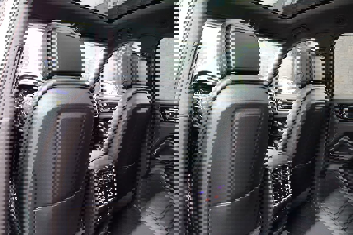 Used 2021 Porsche Cayenne Coupe image 42