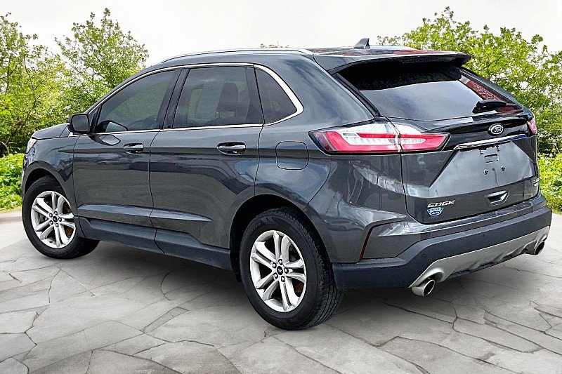 Used 2019 Ford Edge SEL w/ Cold Weather Package AWD/4WD image 4