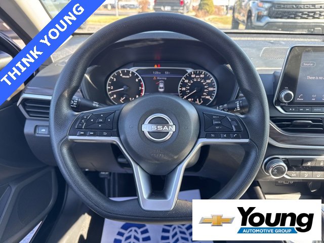 Used 2024 Nissan Altima 2.5 SV image 14