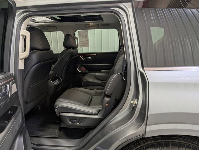 Used 2025 INFINITI QX80 Sensory image 10