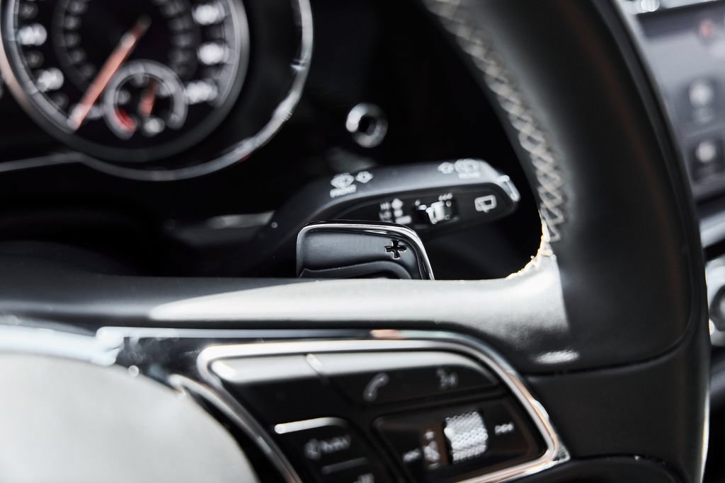 Used 2017 Bentley Bentayga AWD/4WD image 57