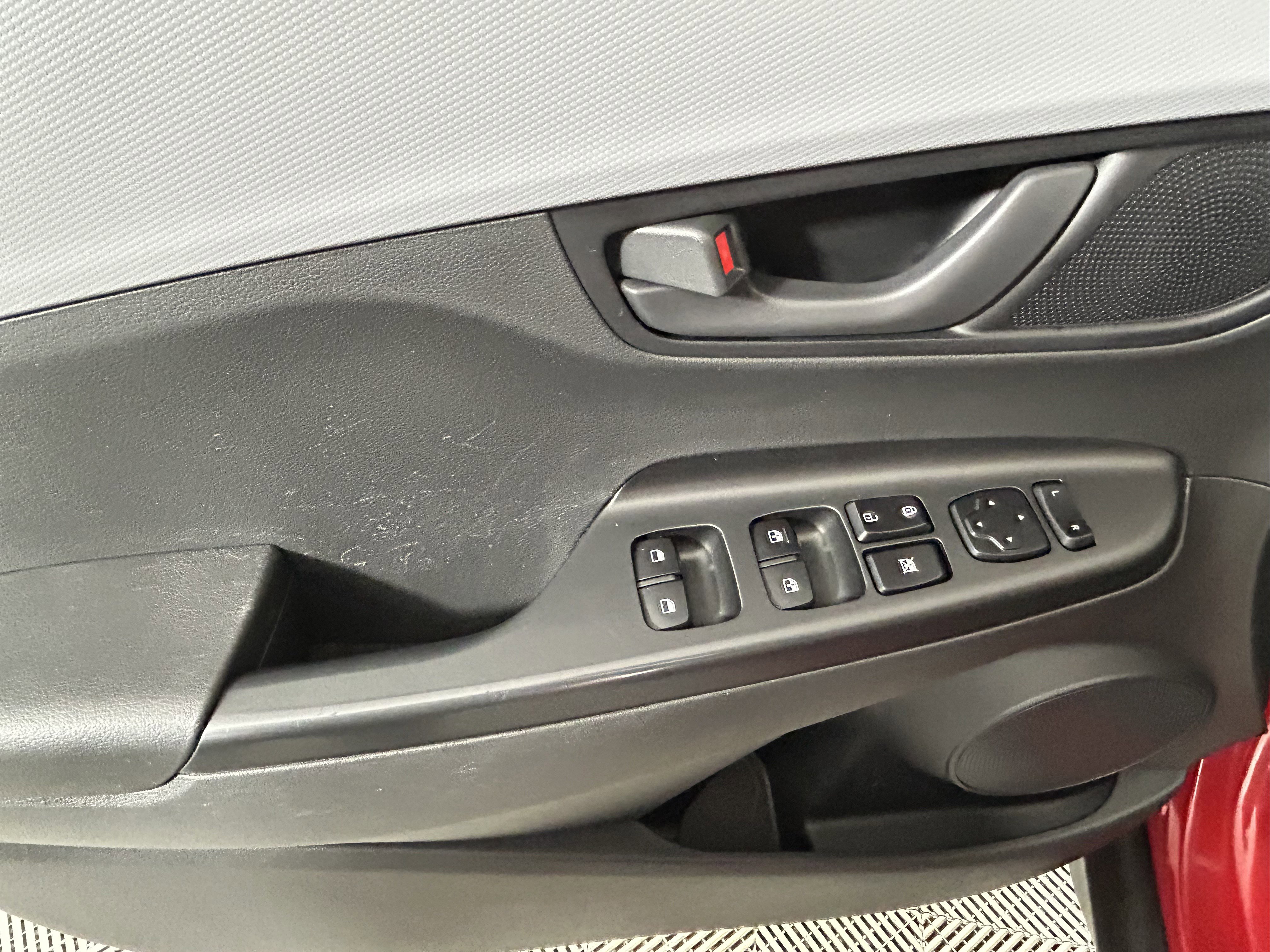 Used 2020 Hyundai Kona SEL w/ Cargo Package image 18