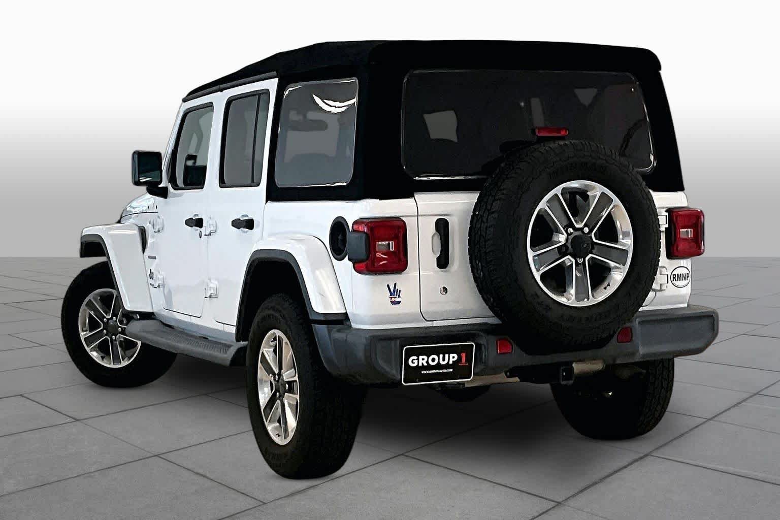 Used 2018 Jeep Wrangler Unlimited Sahara w/ LED Lighting Group AWD/4WD image 10