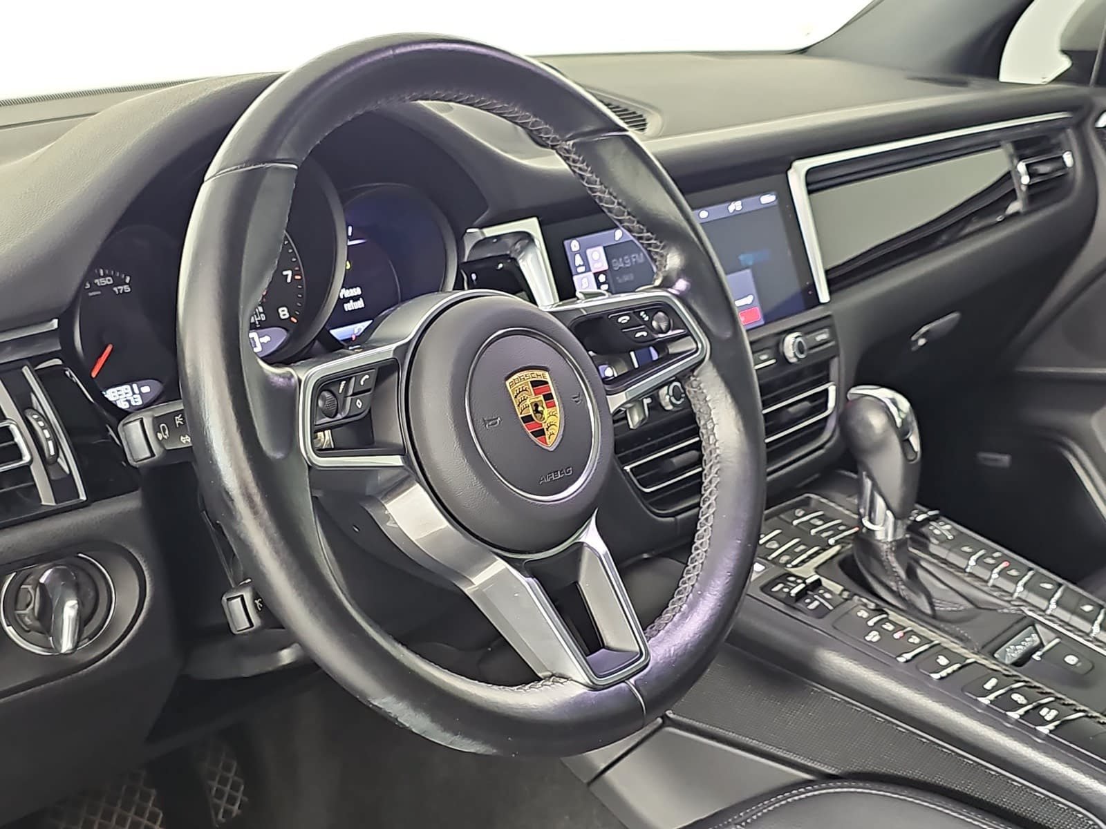 Used 2021 Porsche Macan w/ Premium Package AWD/4WD image 16