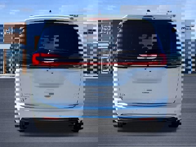 New 2026 Chrysler Pacifica Select AWD/4WD image 5