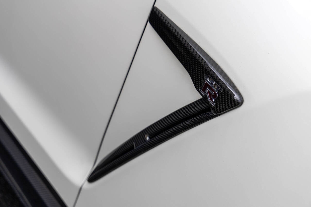 Used 2017 Nissan GT-R Premium AWD/4WD image 16