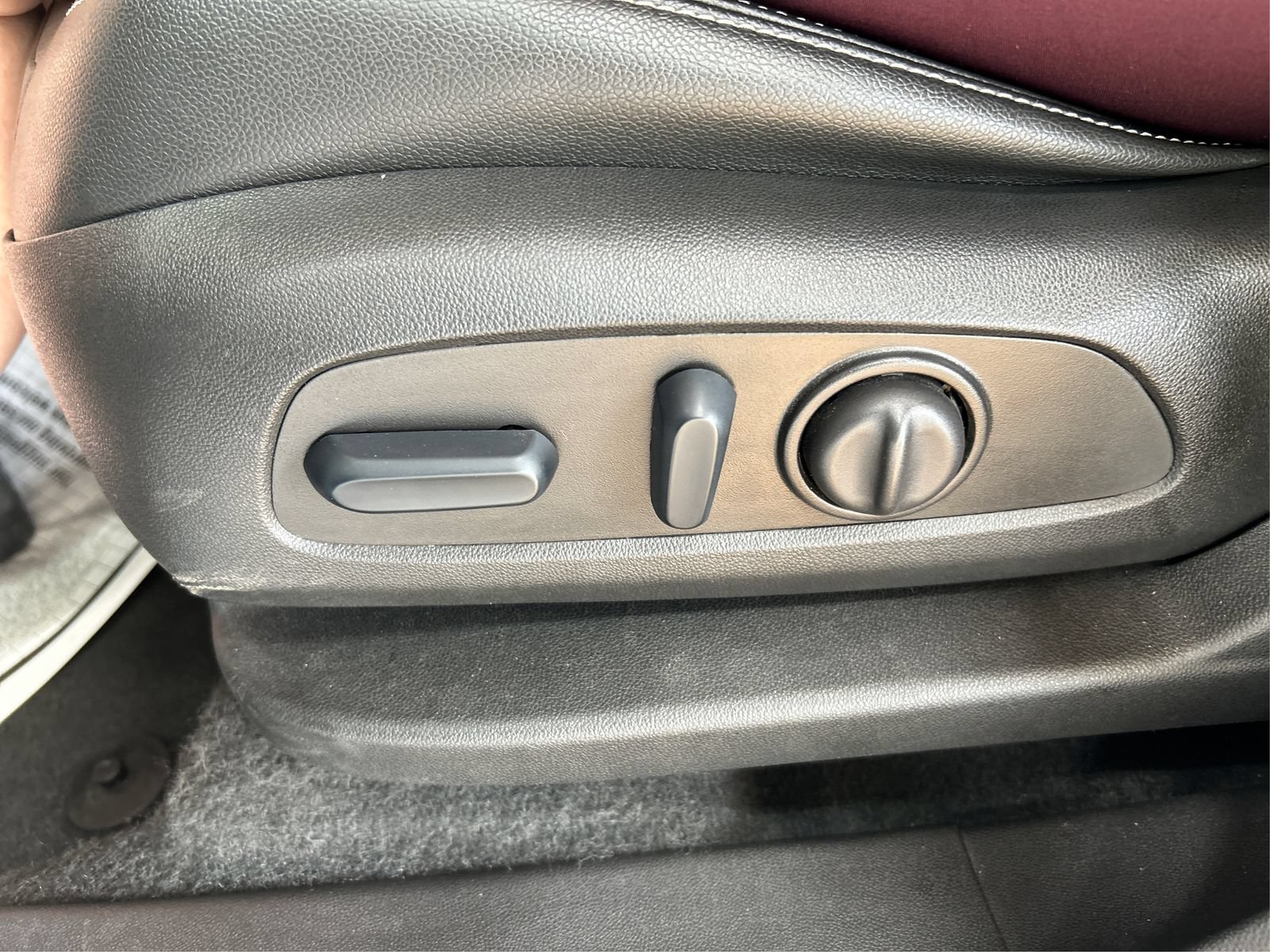 Used 2024 GMC Terrain SLT FWD image 18