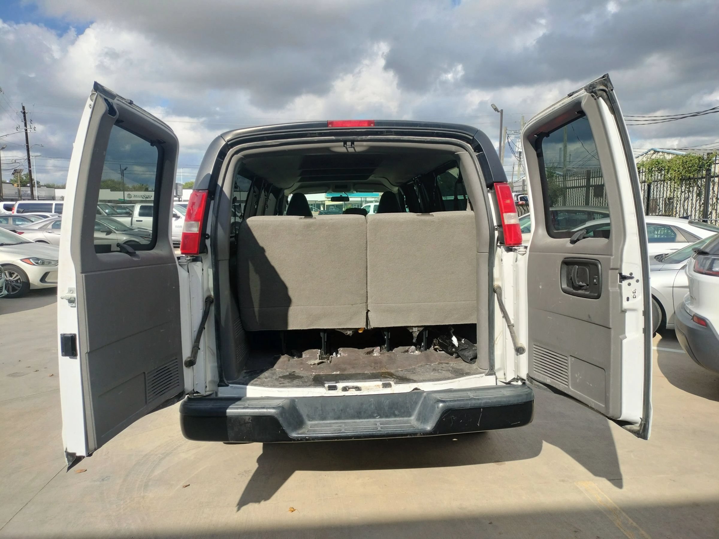 Used 2019 Chevrolet Express 2500 LS w/ Driver Convenience Package RWD image 8