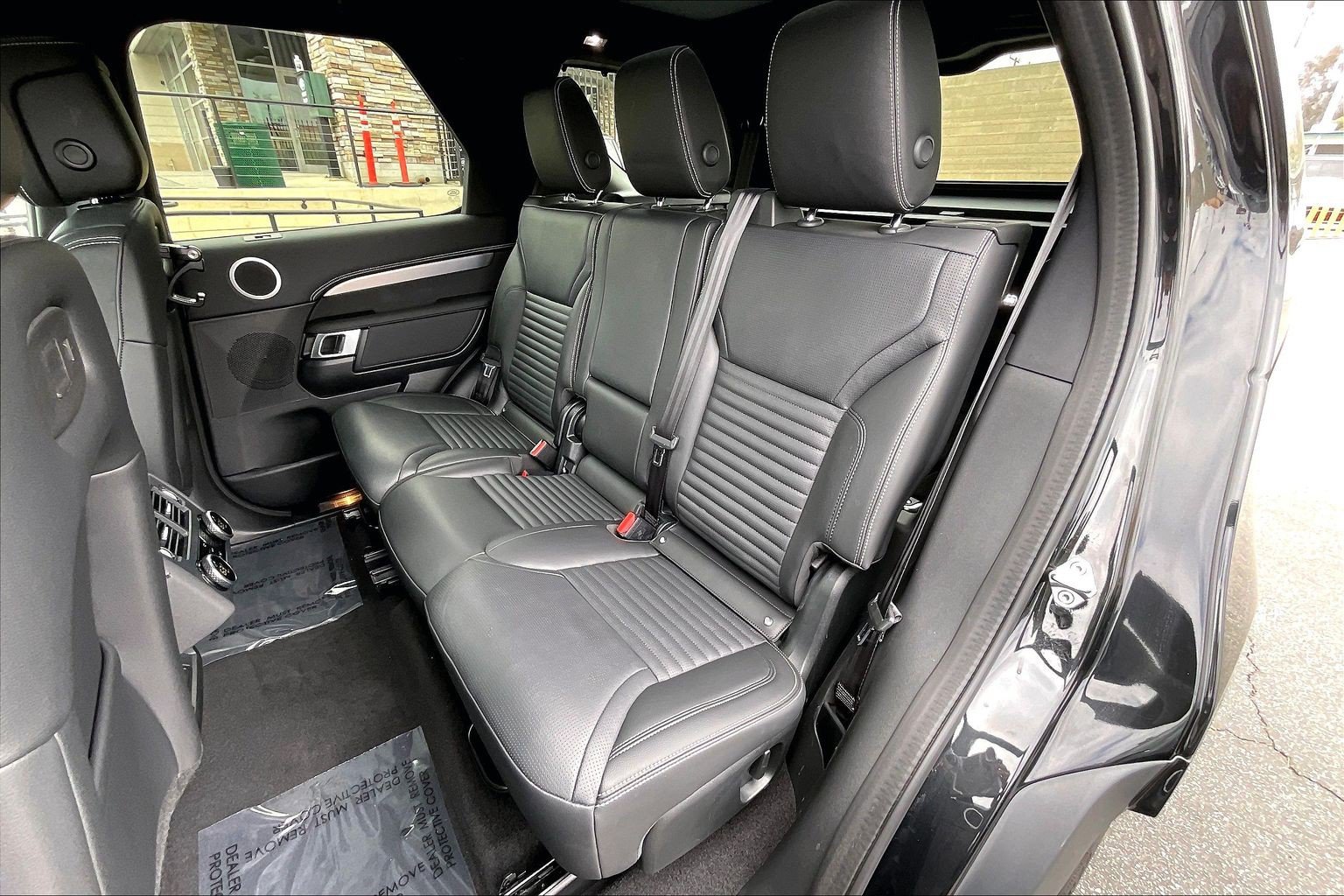Certified 2025 Land Rover Discovery Dynamic SE AWD/4WD image 19
