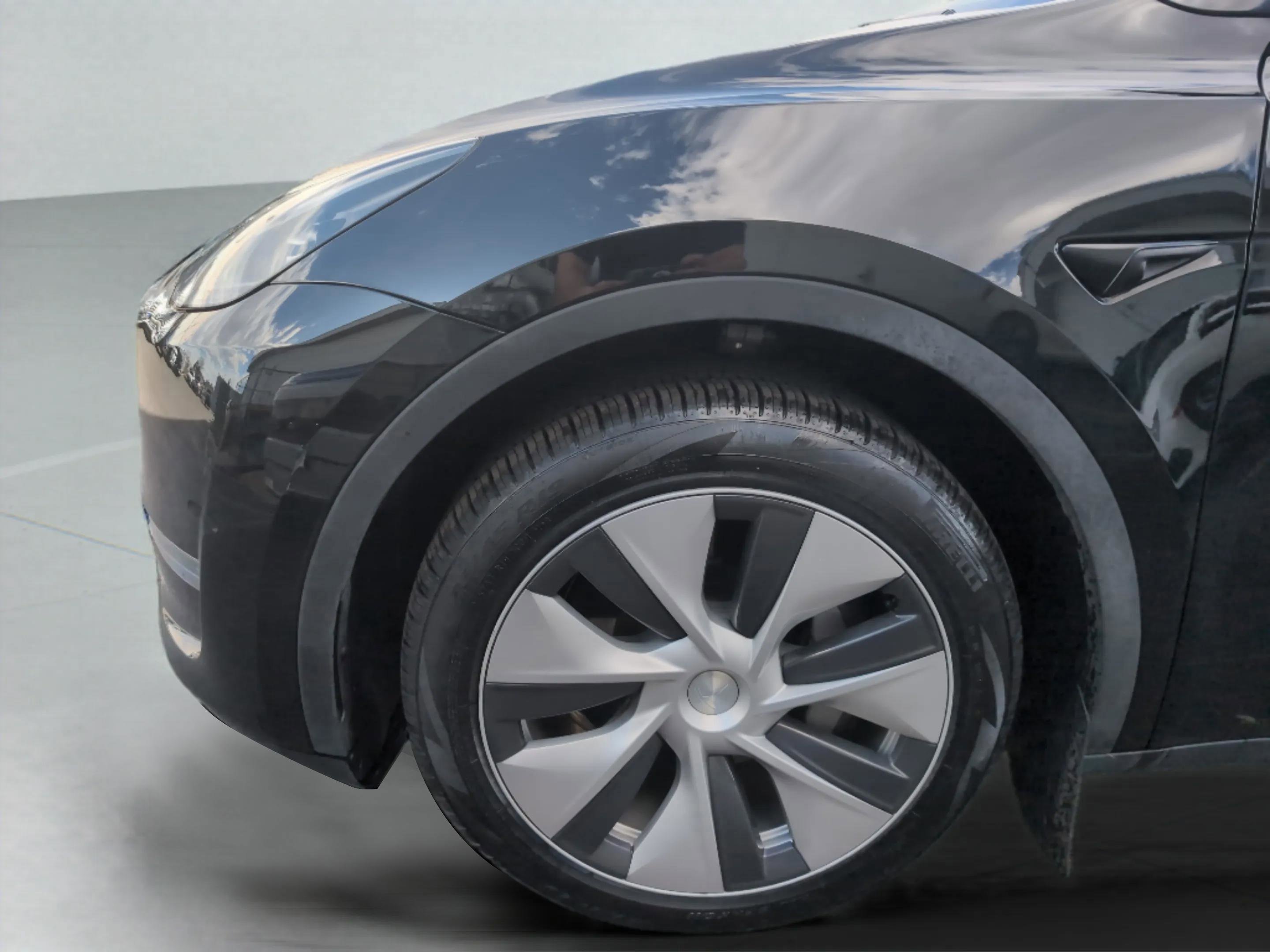 Used 2023 Tesla Model Y Long Range image 29