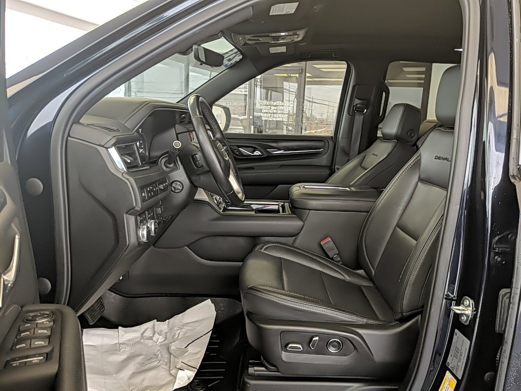 Used 2021 GMC Yukon Denali w/ Denali Premium Package image 16