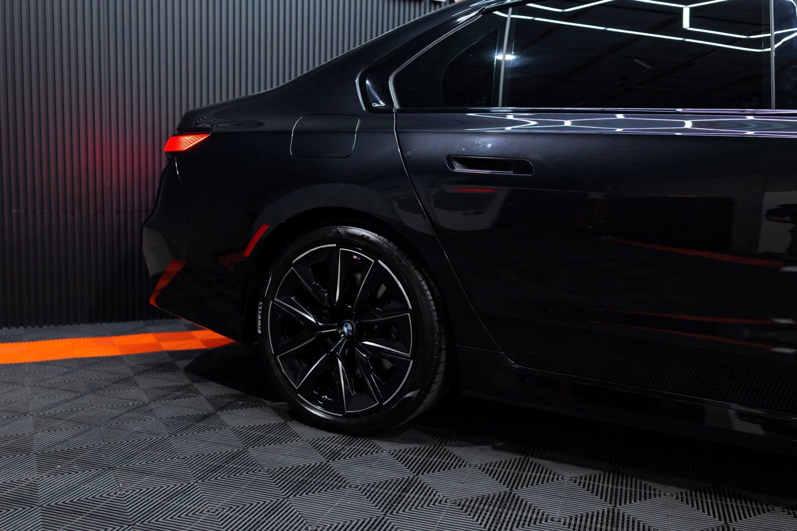 Used 2023 BMW 740i w/ Parking Assistance Package image 4