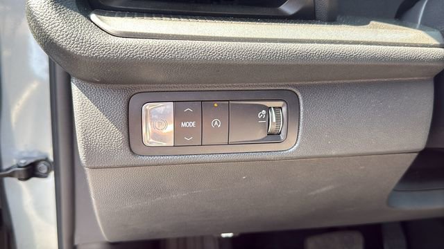 Used 2025 Chevrolet Traverse LT FWD image 12