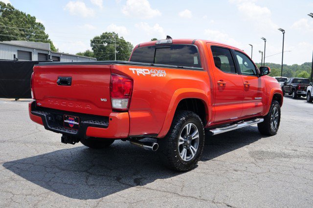 Used 2017 Toyota Tacoma TRD Sport w/ Premium & Technology Package AWD/4WD image 9