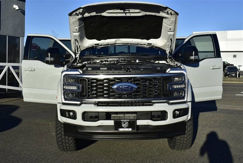 Used 2025 Ford F450 Platinum w/ FX4 Off-Road Package image 39