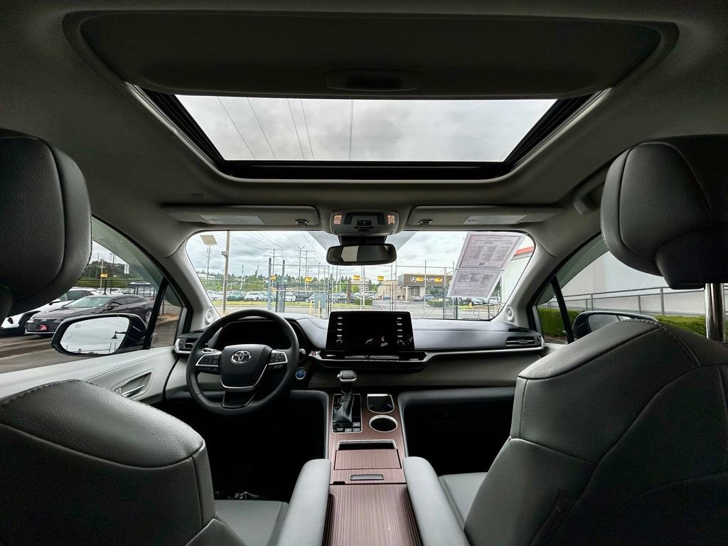 Certified 2022 Toyota Sienna XLE w/ XLE Plus Package FWD image 21