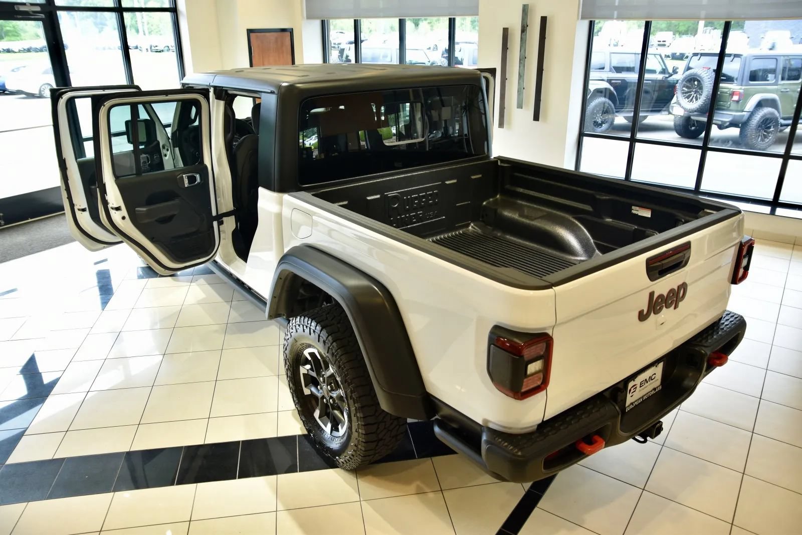 Used 2026 Jeep Gladiator Rubicon AWD/4WD image 9