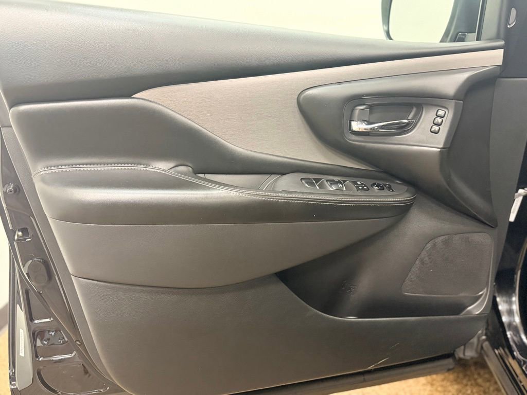 Used 2020 Nissan Murano SL w/ Moonroof Package AWD/4WD image 11