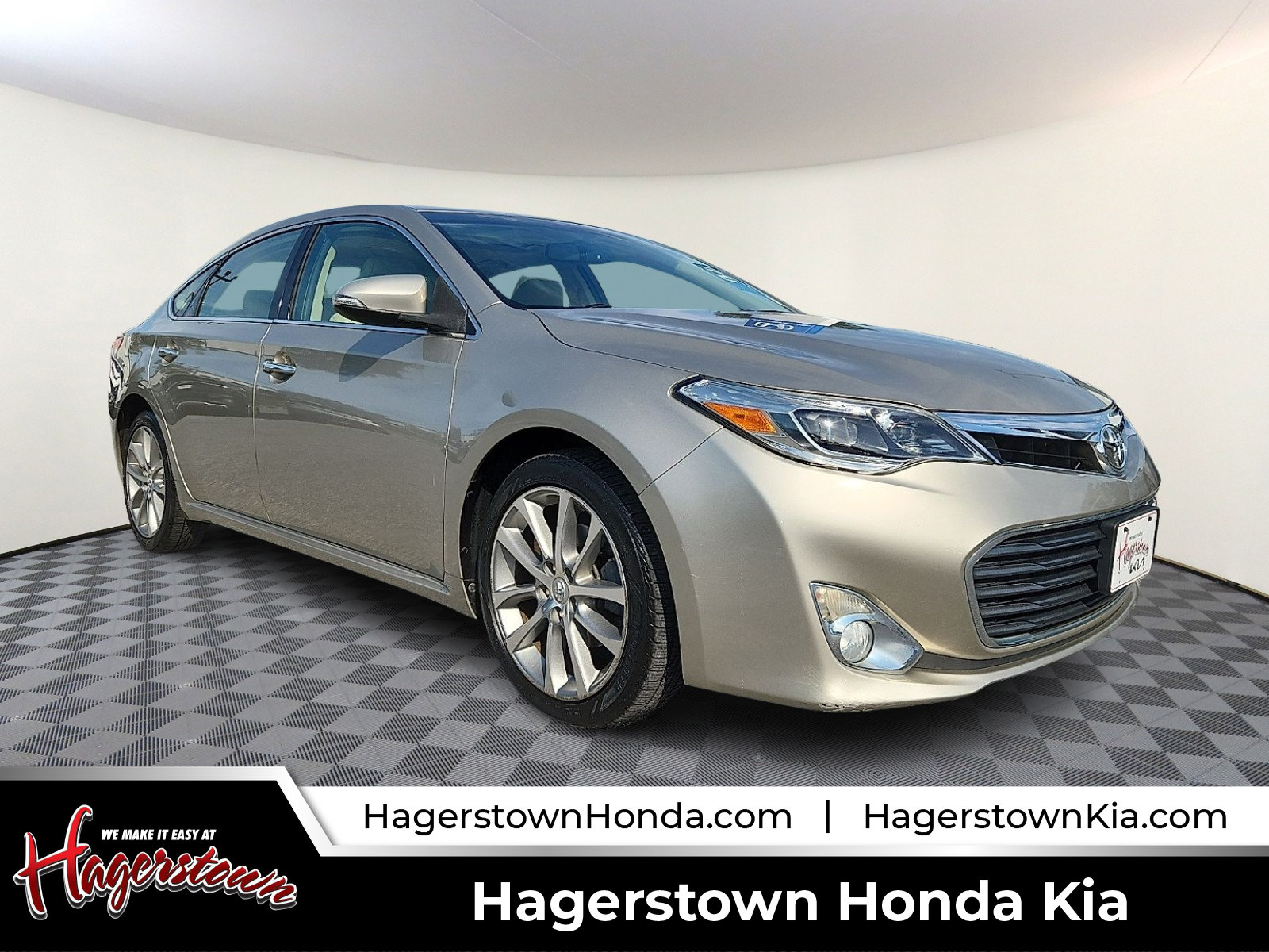 Used 2015 Toyota Avalon XLE Touring FWD image 1