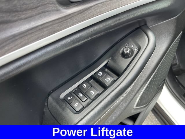 Used 2023 Jeep Grand Cherokee L Limited w/ Black Appearance Package AWD/4WD image 11