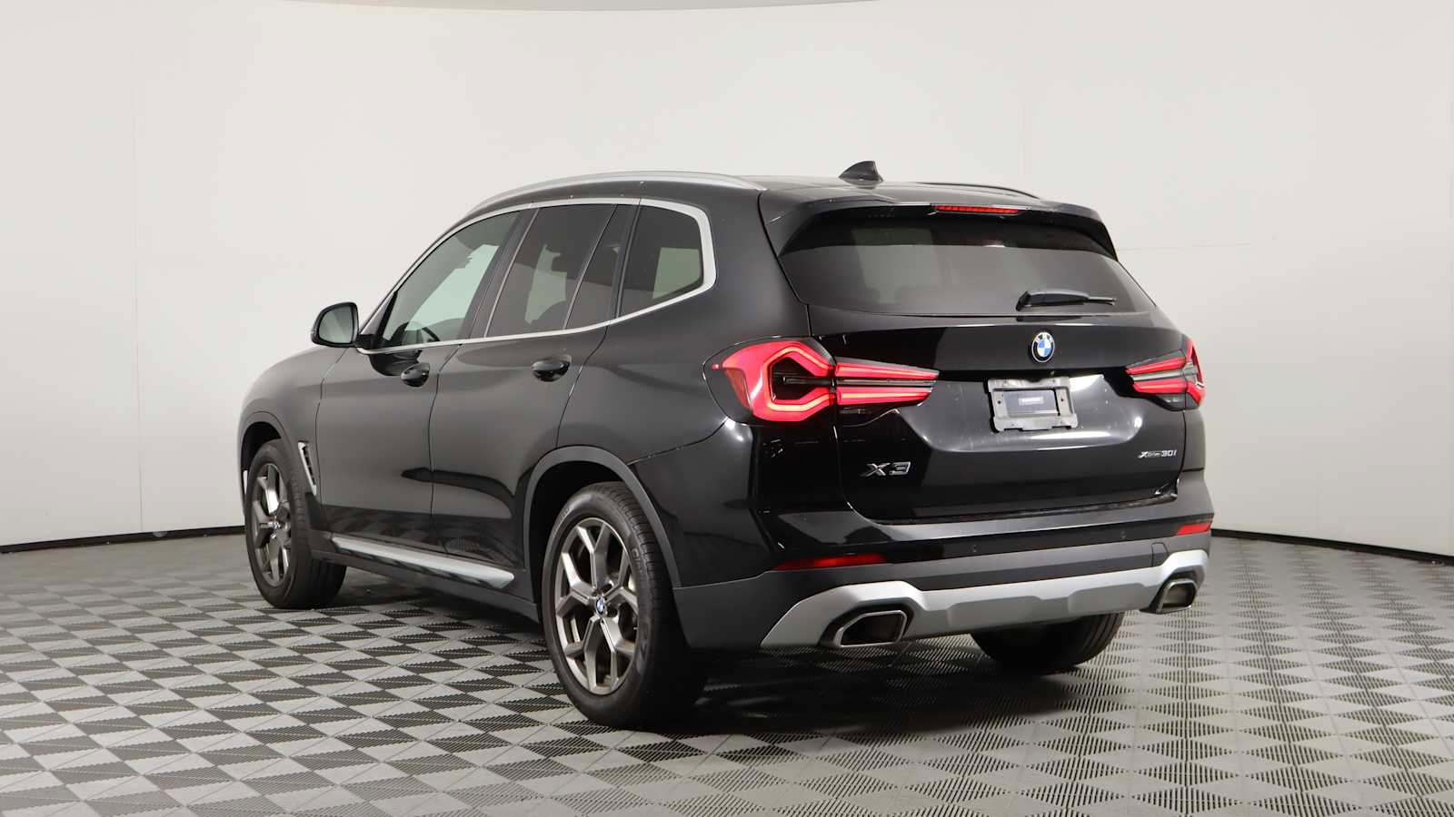 Used 2023 BMW X3 xDrive30i w/ Premium Package image 3