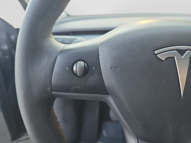 Used 2023 Tesla Model Y Long Range AWD/4WD image 16