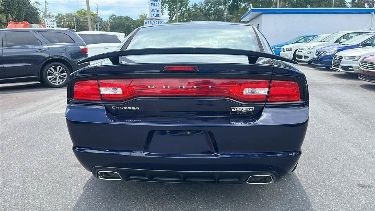 Used 2014 Dodge Charger SE RWD image 9