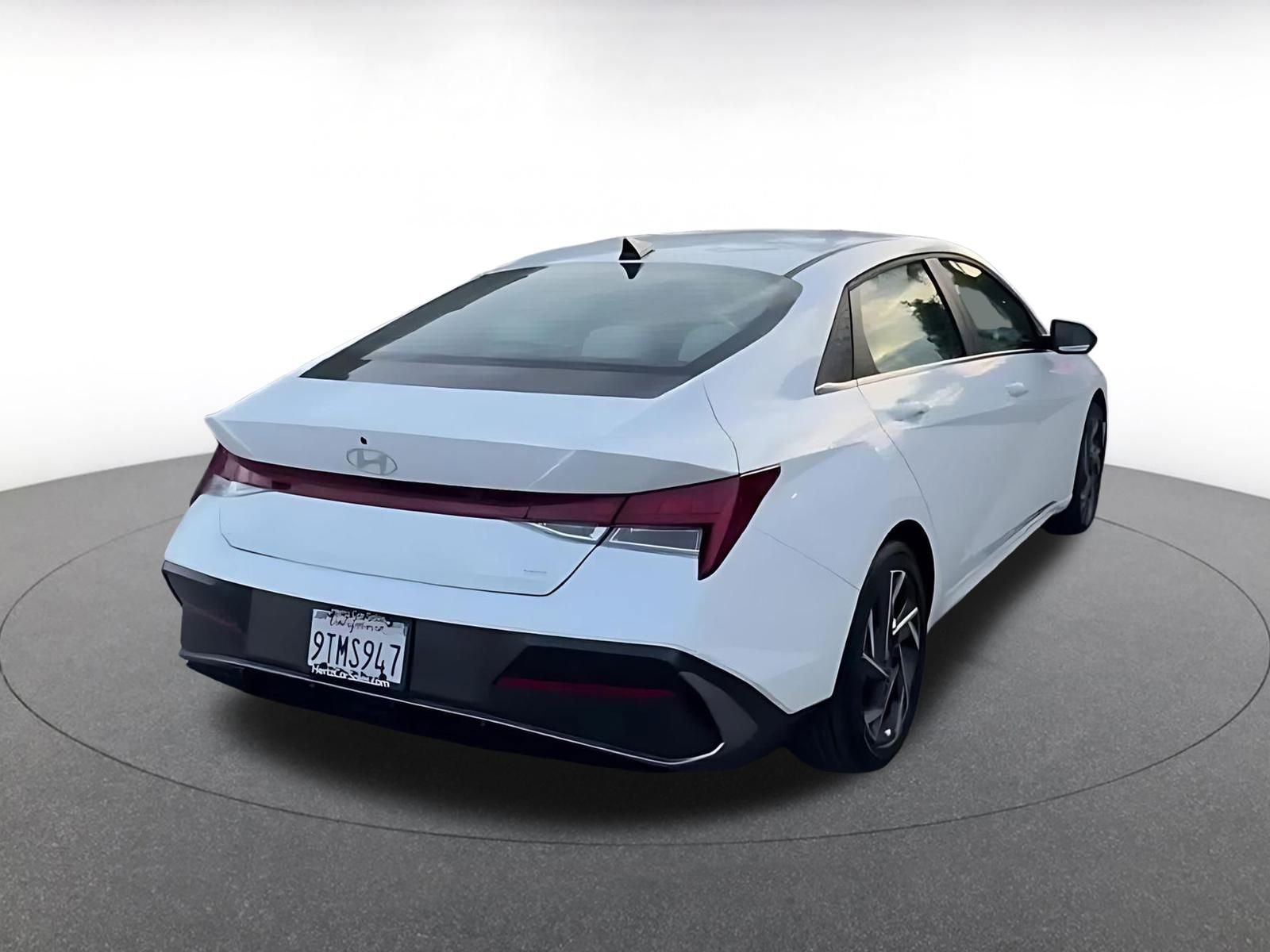 Used 2025 Hyundai Elantra Limited image 12