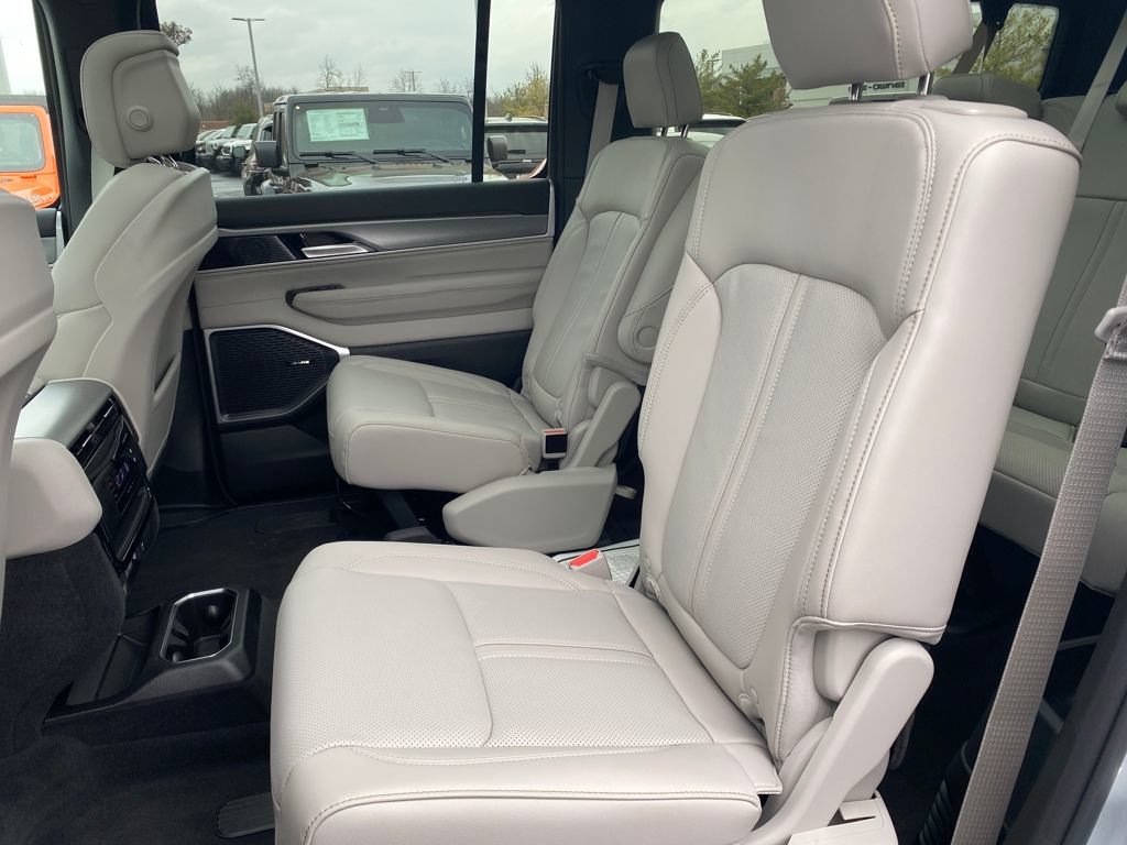 New 2026 Jeep Grand Wagoneer L 4WD w/ Premium Group I image 23