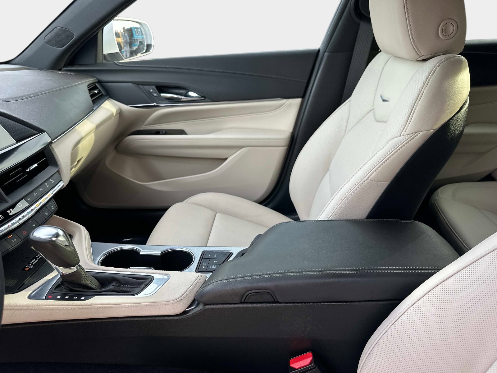 Used 2025 Cadillac CT4 Premium Luxury image 25