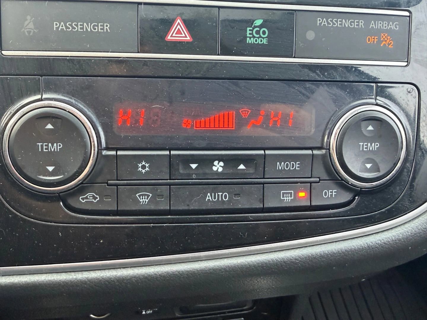 Used 2019 Mitsubishi Outlander SE image 25