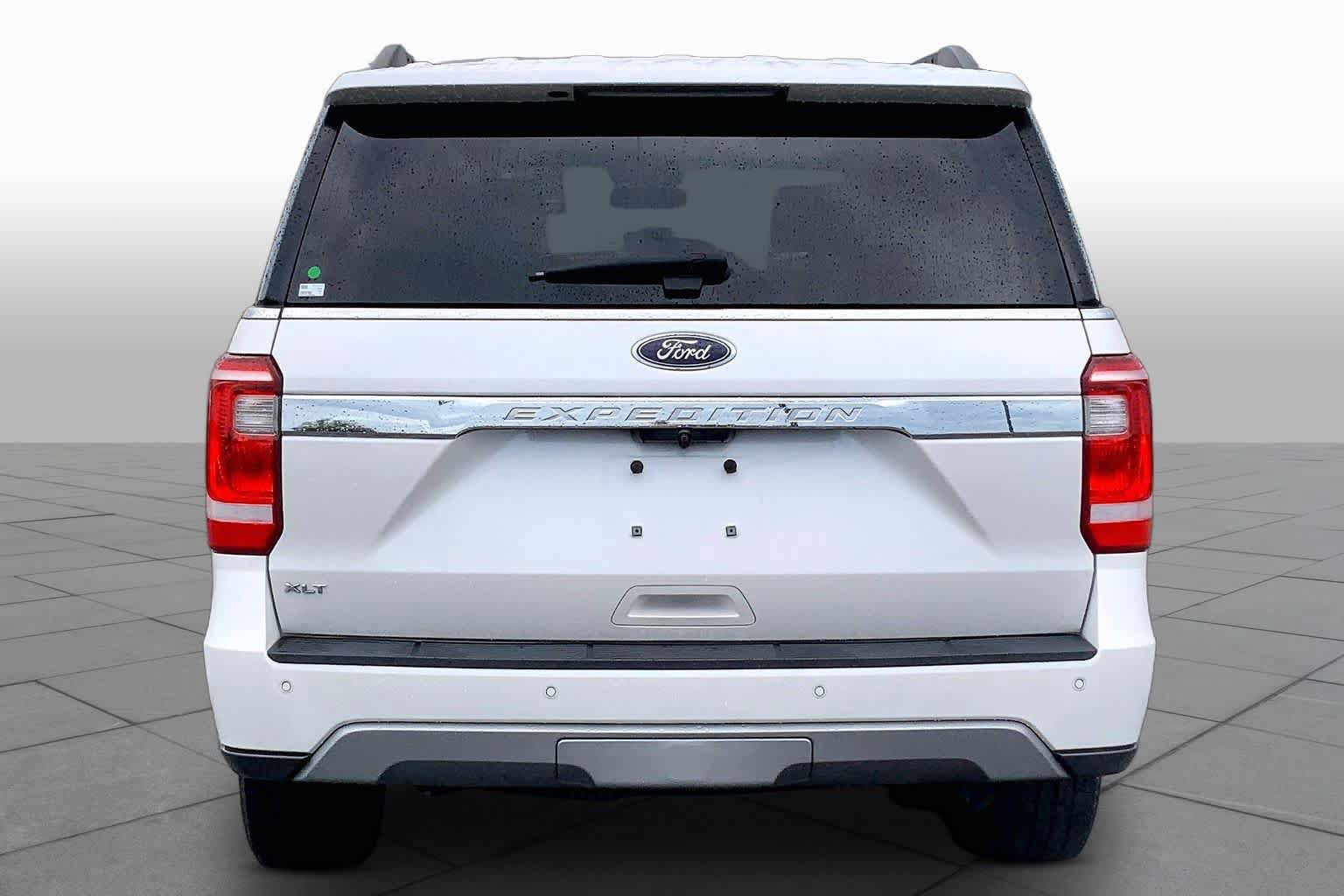 Used 2018 Ford Expedition XLT w/ Equipment Group 202A RWD image 4