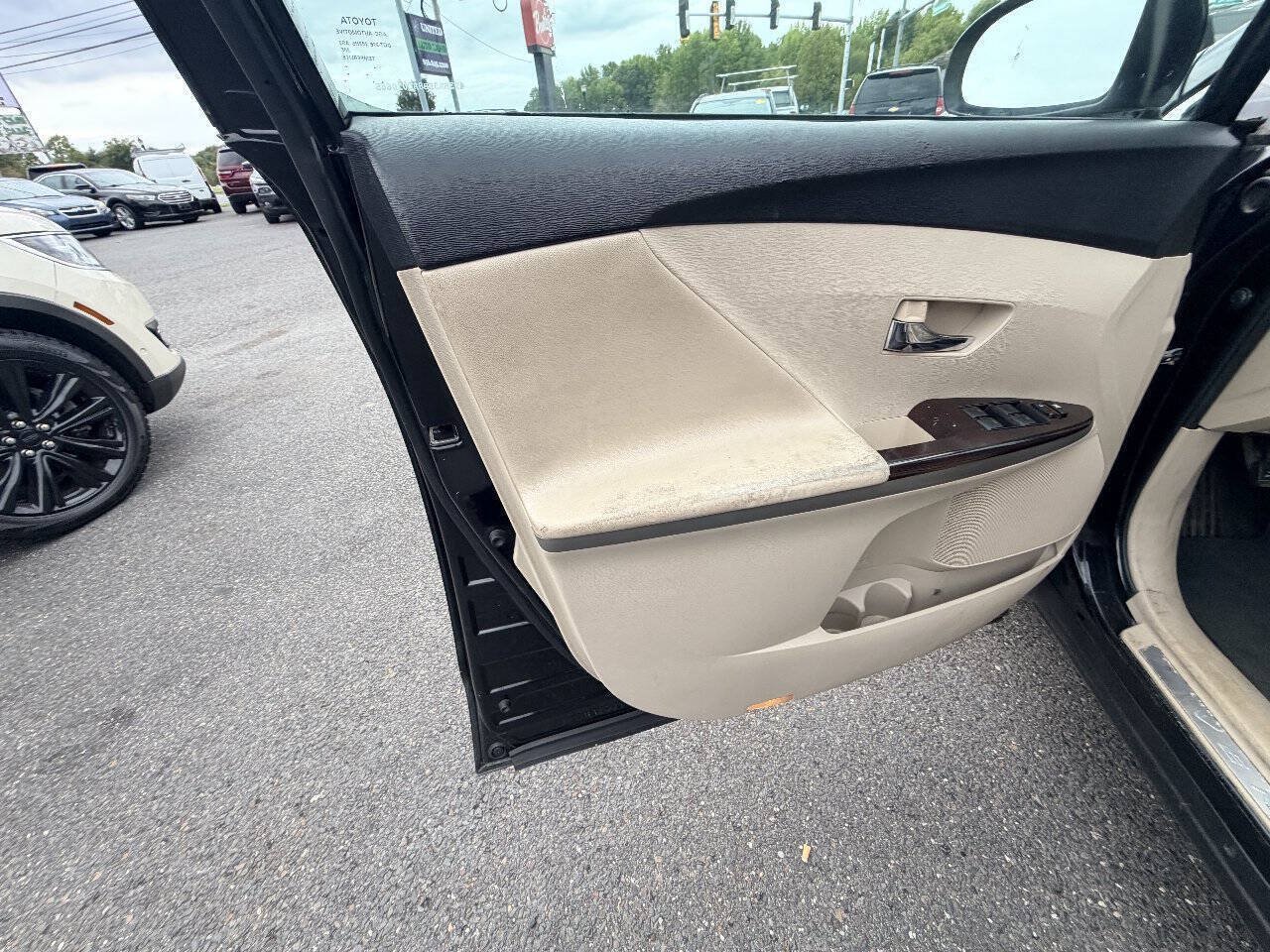 Used 2010 Toyota Venza AWD w/ Convenience Pkg image 33