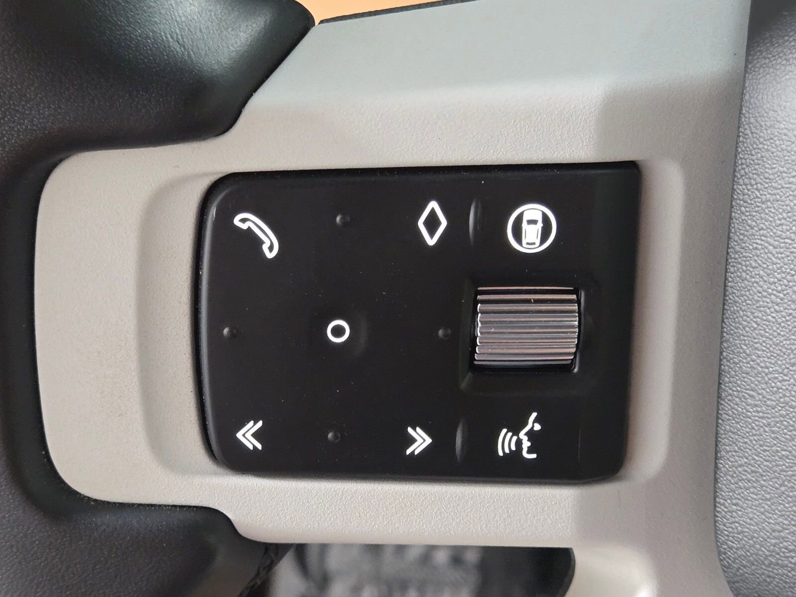 Used 2025 Land Rover Defender 110 X-Dynamic SE image 25