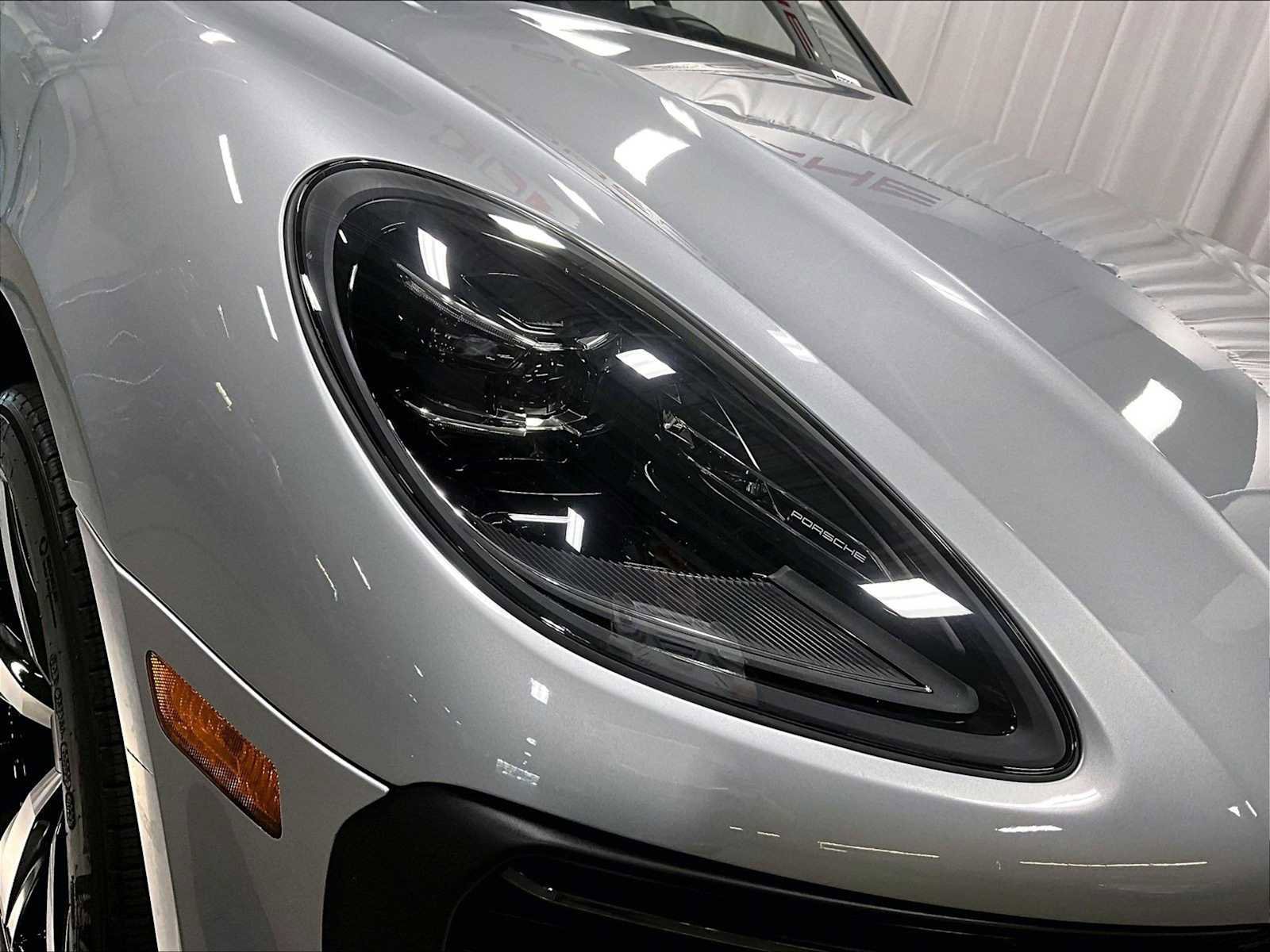 Used 2025 Porsche Macan image 15