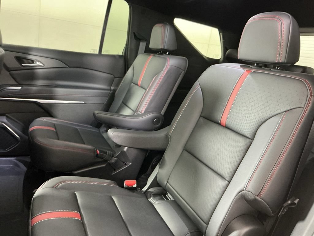 New 2026 Chevrolet Traverse RS w/ LPO, Floor Liner Package AWD/4WD image 8
