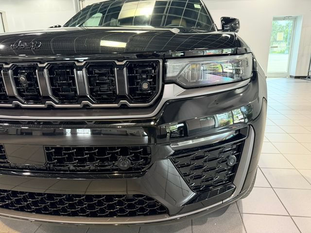 Used 2026 Jeep Grand Cherokee Summit w/ Obsidian Package AWD/4WD image 11