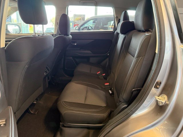 Used 2020 Mitsubishi Outlander ES FWD image 21