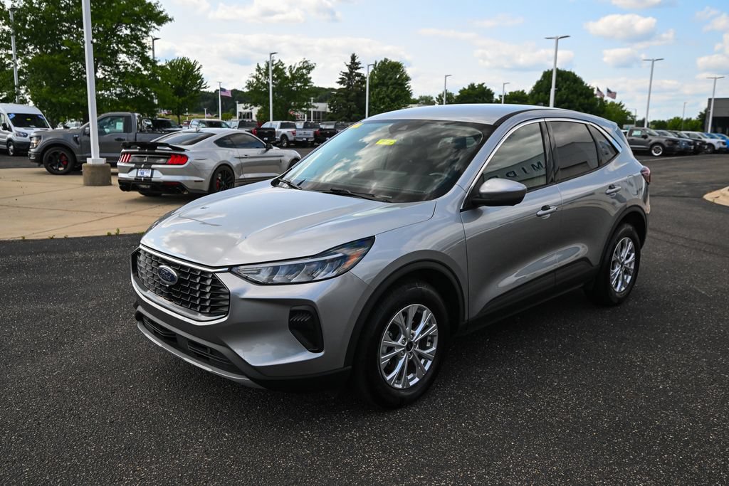 Used 2023 Ford Escape Active w/ Tech Pack #2 AWD/4WD image 9