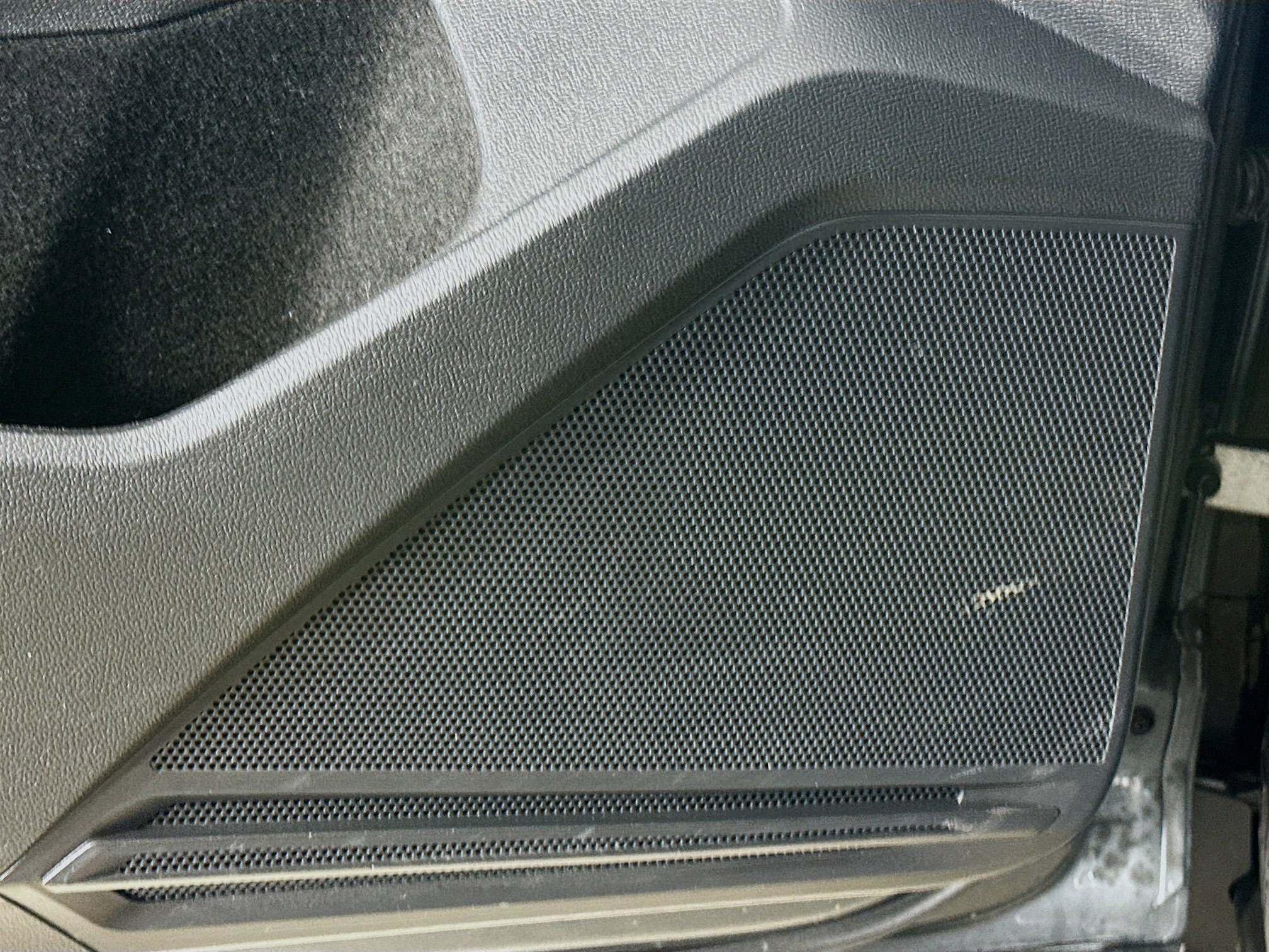 Used 2018 Volkswagen Tiguan S image 23