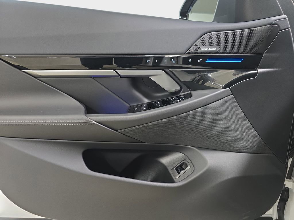 Used 2026 BMW 530i w/ M Sport Package image 27