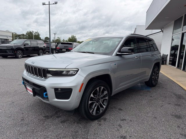 Used 2023 Jeep Grand Cherokee Overland AWD/4WD image 27