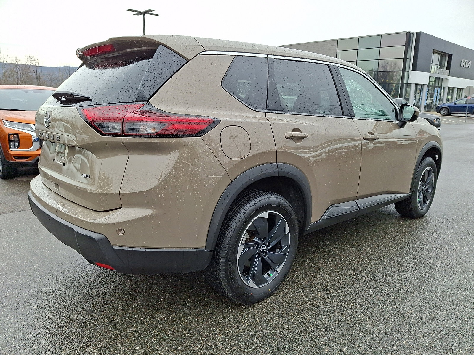 Used 2025 Nissan Rogue SV image 6