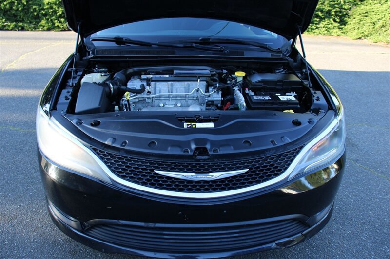 Used 2016 Chrysler 200 LX FWD image 18