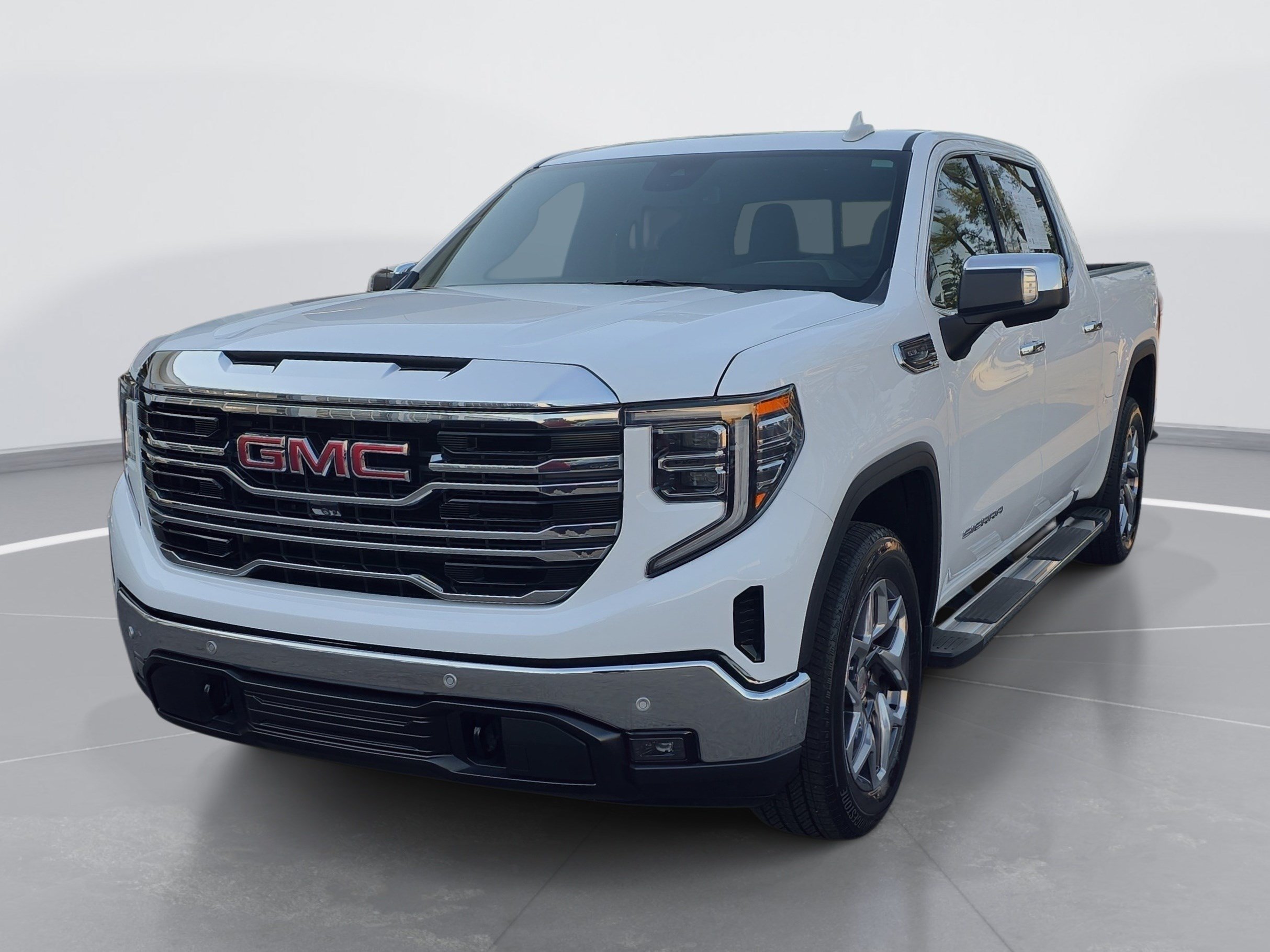 Used 2024 GMC Sierra 1500 SLT w/ SLT Premium Plus Package AWD/4WD image 7